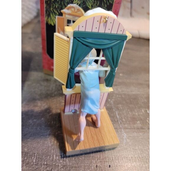 Away to the window 1997 Hallmark ornament Xmas decor - Picture 4 of 4